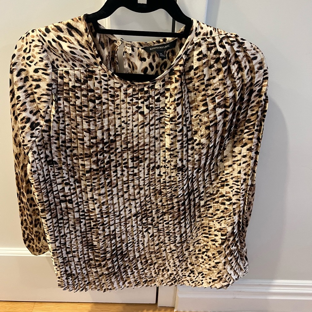 Banana Republic Women’s long sleeve pleated top